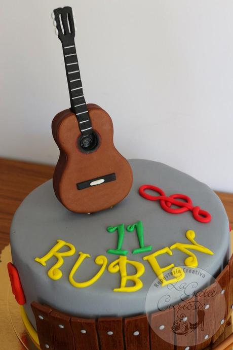 TARTA FONDANT XILOFONO Y GUITARRA