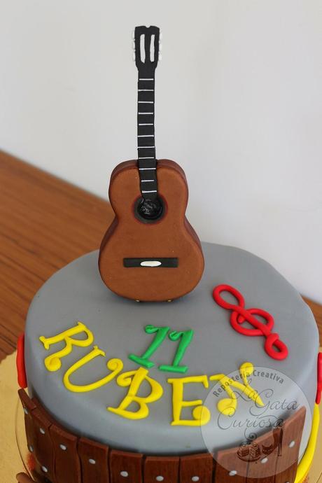 TARTA FONDANT XILOFONO Y GUITARRA