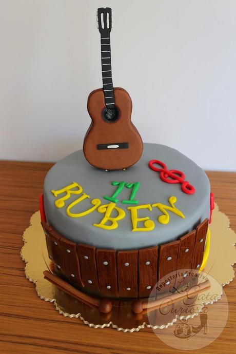 TARTA FONDANT XILOFONO Y GUITARRA