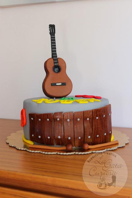 TARTA FONDANT XILOFONO Y GUITARRA