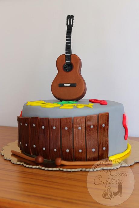 TARTA FONDANT XILOFONO Y GUITARRA