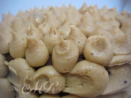 LAYER CAKE DE CHOCOLATE Y TOFFEE CON SORPRESA DE LACASITOS