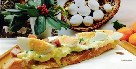 Tosta de huevos en salsa verde con tacos