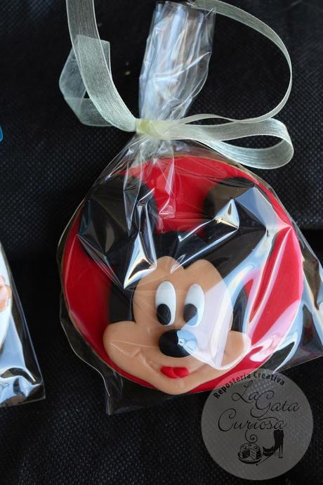 GALLETAS FONDANT POCOYO Y MICKEY