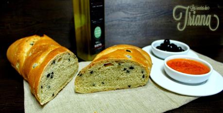 Pan de aceite y olivas negras