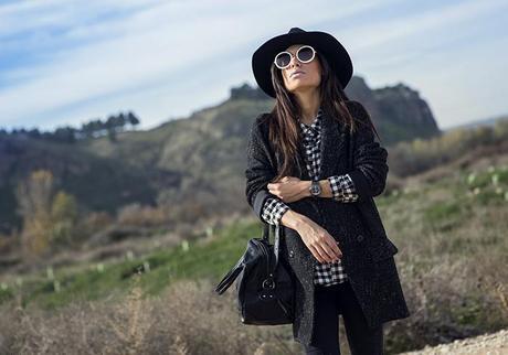 srteet style barbara crespo the corner shop plaid shirt black and white it shoes fashion blogger outfit blog de moda