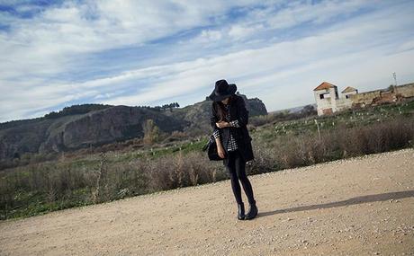 srteet style barbara crespo the corner shop plaid shirt black and white it shoes fashion blogger outfit blog de moda