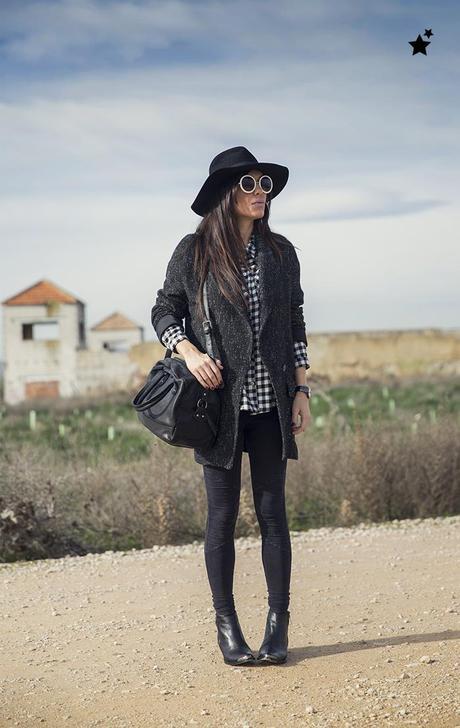 srteet style barbara crespo the corner shop plaid shirt black and white it shoes fashion blogger outfit blog de moda