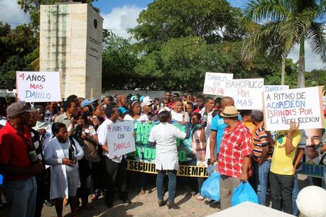 Con perico ripiao  van a Palacio a pedir 4 más a Danilo.