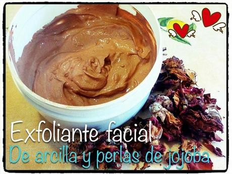 Exfoliante casero con perlas de jojoba y arcilla.