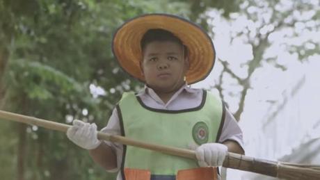 “Basura Man”, el emotivo superhéroe que protagoniza el nuevo anuncio de Thai Life