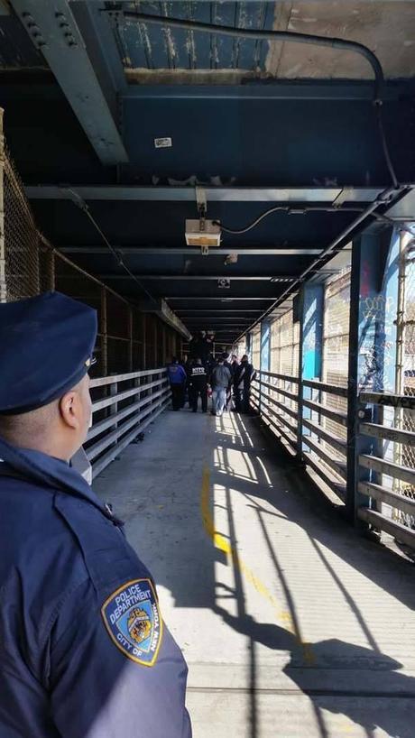 Encuentran algo sorprendente en el puente de Manhattan