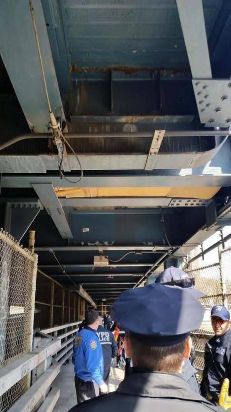 Encuentran algo sorprendente en el puente de Manhattan Encuentran algo sorprendente en el puente de Manhattan