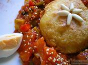 Sorpresas patatas sobre pisto caramelizado