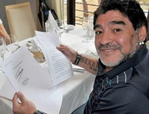 Envía Fidel carta a Diego Armando Maradona (+ Fotos y video)