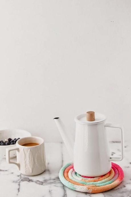 DIY SALVAMANTELES CON UNA CUERDA DE ALGODON