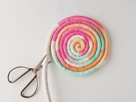 DIY SALVAMANTELES CON UNA CUERDA DE ALGODON