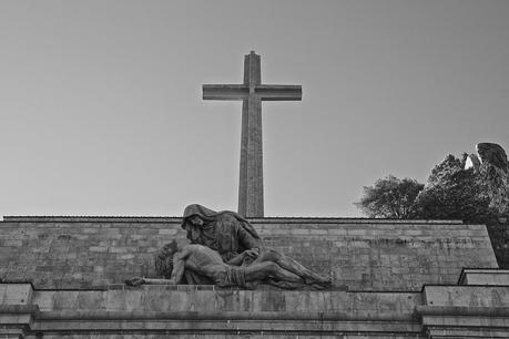 EL VALLE DE LOS CAÍDOS Y EL ESCORIAL: ESPLENDOR Y DECADENCIA DE ESPAÑA