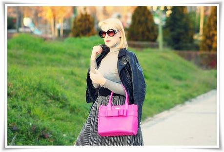 Nuestra bloguera de moda @Loqllevelarubia nos trae hoy… Pink bag