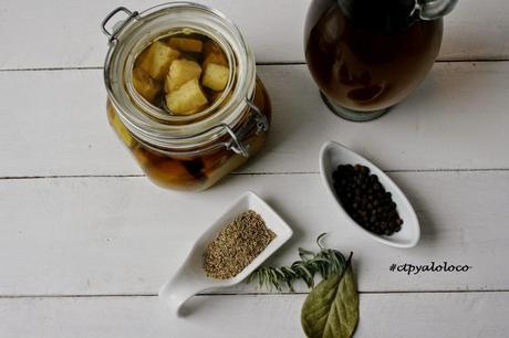 Queso curado en aceite de oliva virgen extra y hierbas Queso curado en aceite de oliva virgen extra y hierbas