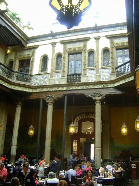 PALACIO DE LOS AZULEJOS