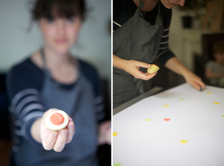 DIY: Estampar cuadros con patatas. Lunares de colores