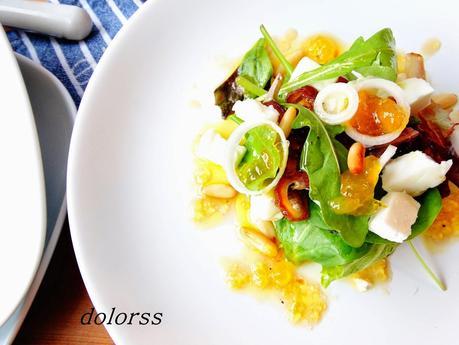 Ensalada caprichosa con vinagreta de naranja dulce