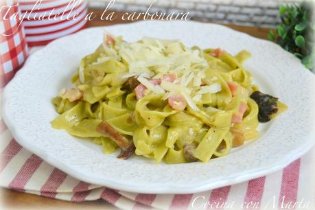 Receta casera de la auténtica y verdadera salsa carbonara con tagliatelle o tallarines. Fácil y rápido.
