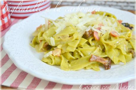 Receta casera de la auténtica y verdadera salsa carbonara con tagliatelle o tallarines. Fácil y rápido.