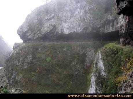 Ruta Xanas, Valdolayés, Peña Rey: Sendero de las Xanas entre las rocas