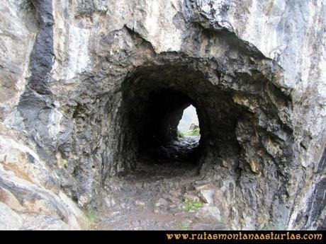 Ruta Xanas, Valdolayés, Peña Rey: Primer túnel