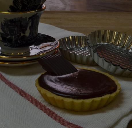 TARTALETAS DE CHOCOLATE Y GUINDILLA