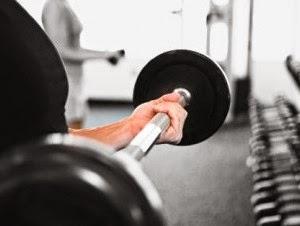 Advierten exceso en levantamiento de pesas causa insuficiencia renal
