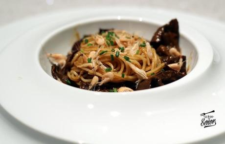 Espaguetis con calamares en salsa americana y camarones