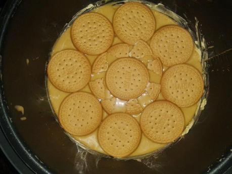 BIZCOCHO CON GALLETAS Y TROCITOS DE CHOCOLATE EN MI OLLA ERIKA