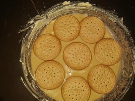 BIZCOCHO CON GALLETAS Y TROCITOS DE CHOCOLATE EN MI OLLA ERIKA