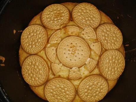 BIZCOCHO CON GALLETAS Y TROCITOS DE CHOCOLATE EN MI OLLA ERIKA