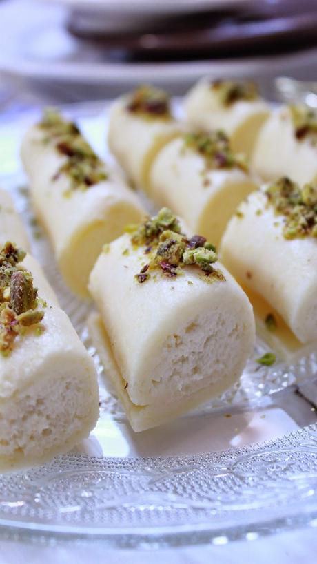 Rollitos de mozzarella dulce حلاوة جبن