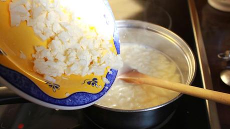 Rollitos de mozzarella dulce حلاوة جبن