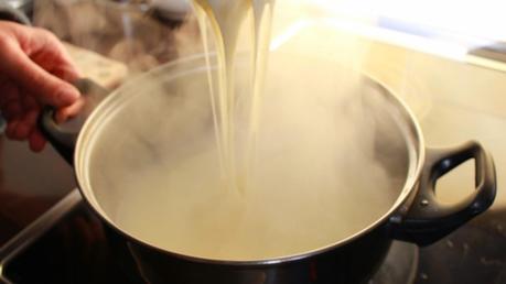 Rollitos de mozzarella dulce حلاوة جبن