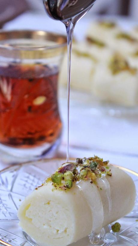 Rollitos de mozzarella dulce حلاوة جبن