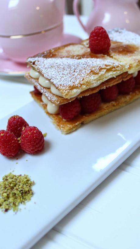 Milhojas con frambuesas y crema pastelera de vainilla