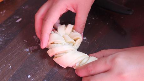 Panecillos trenzados con queso y sésamo (Turquía)