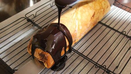 Tarta helada de crepes cubierta con glaseado brillante, ¡¡una delicia!!