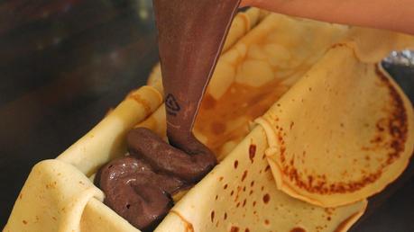 Tarta helada de crepes cubierta con glaseado brillante, ¡¡una delicia!!