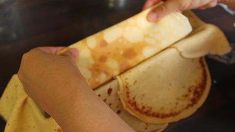 Tarta helada de crepes cubierta con glaseado brillante, ¡¡una delicia!!