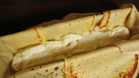 Tarta helada de crepes cubierta con glaseado brillante, ¡¡una delicia!!