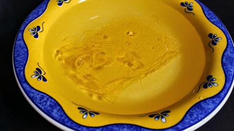 Tarta helada de crepes cubierta con glaseado brillante, ¡¡una delicia!!