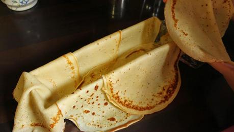 Tarta helada de crepes cubierta con glaseado brillante, ¡¡una delicia!!