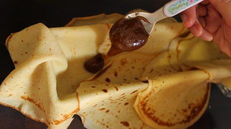 Tarta helada de crepes cubierta con glaseado brillante, ¡¡una delicia!!